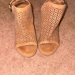 Universal Thread Tan Laser-Cut Peep Toe Mule Clogs